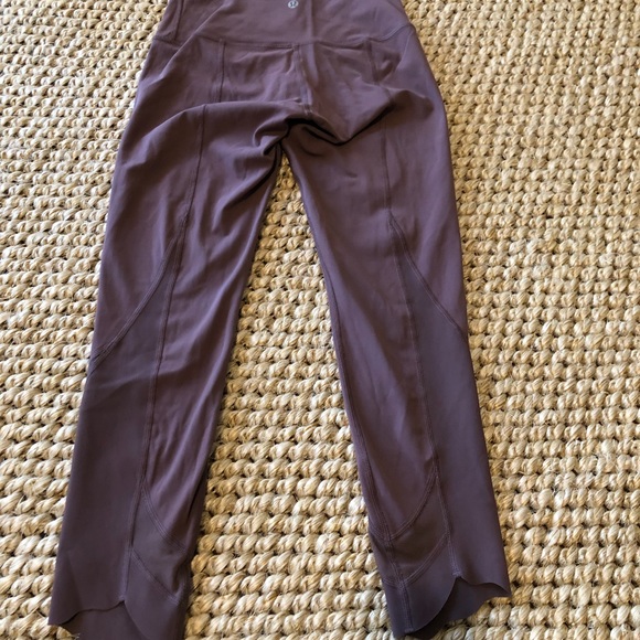 Lululemon Wonder under High-rise Scallop Hem 23” Roll Down in Full on Luxtreme - Picture 3 of 7